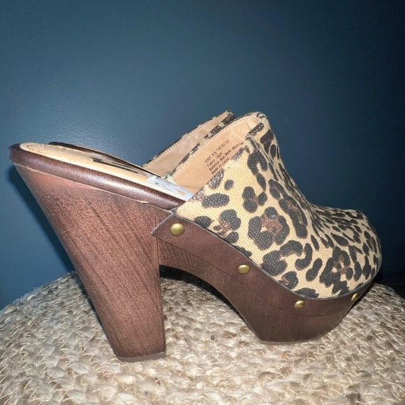 NEW Report Theresa Leopard Print Platform Clogs - Picture 3 of 8